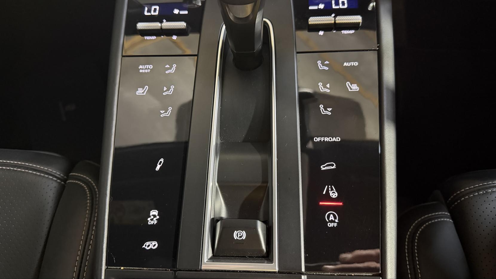 Porsche Macan view 27