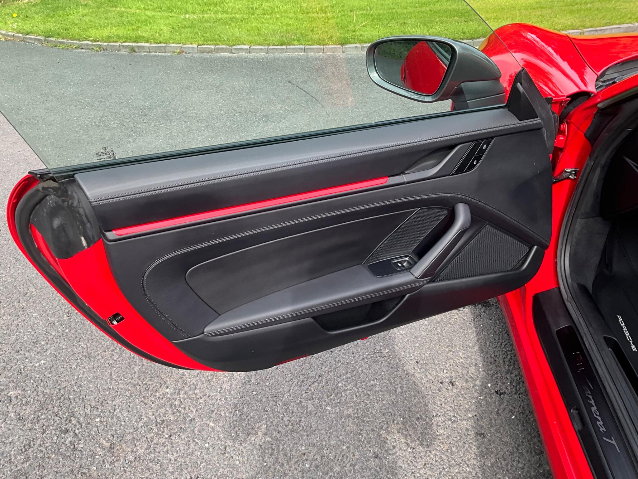 Porsche 911 view 18