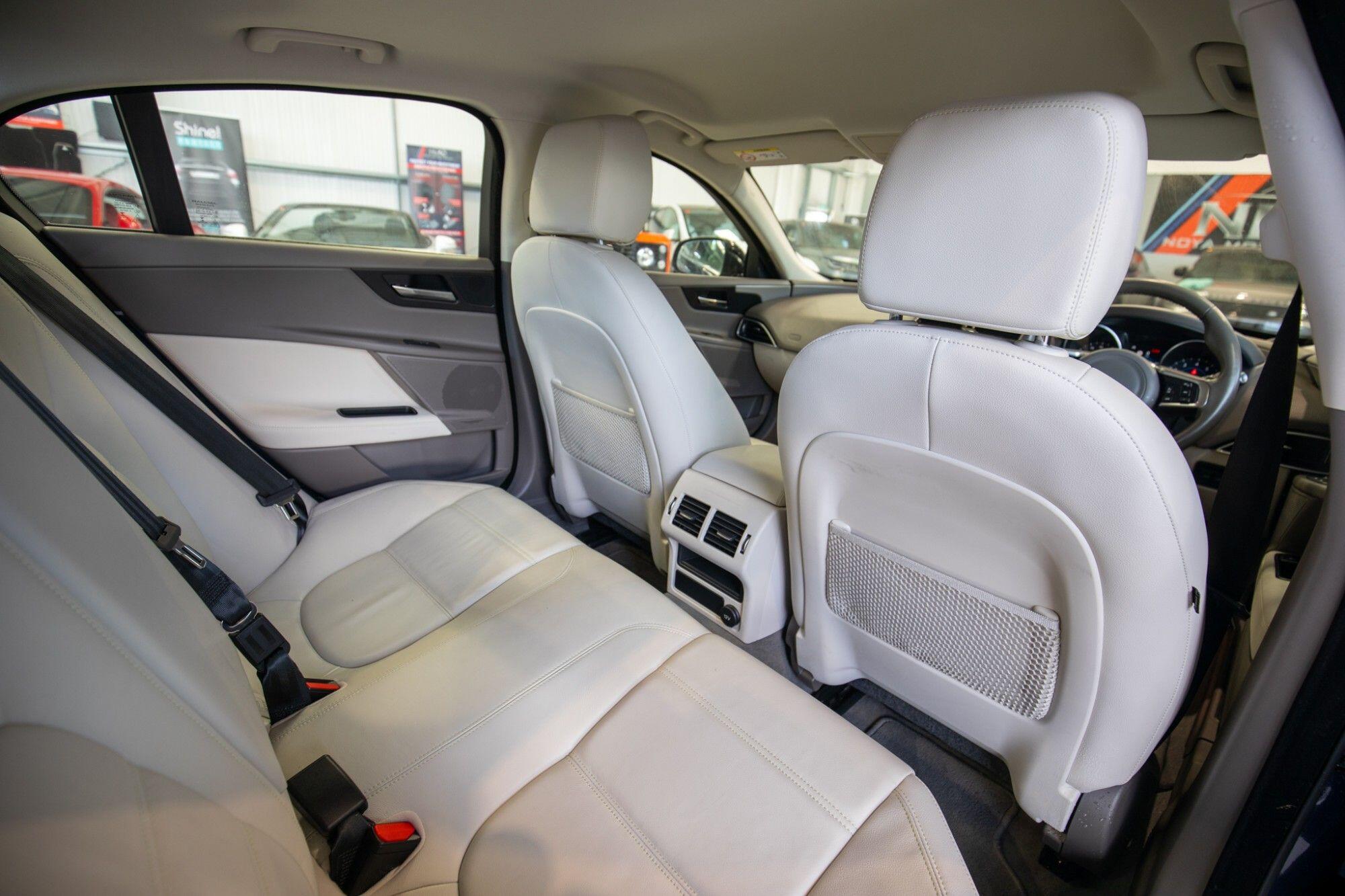 Jaguar Xe view 13