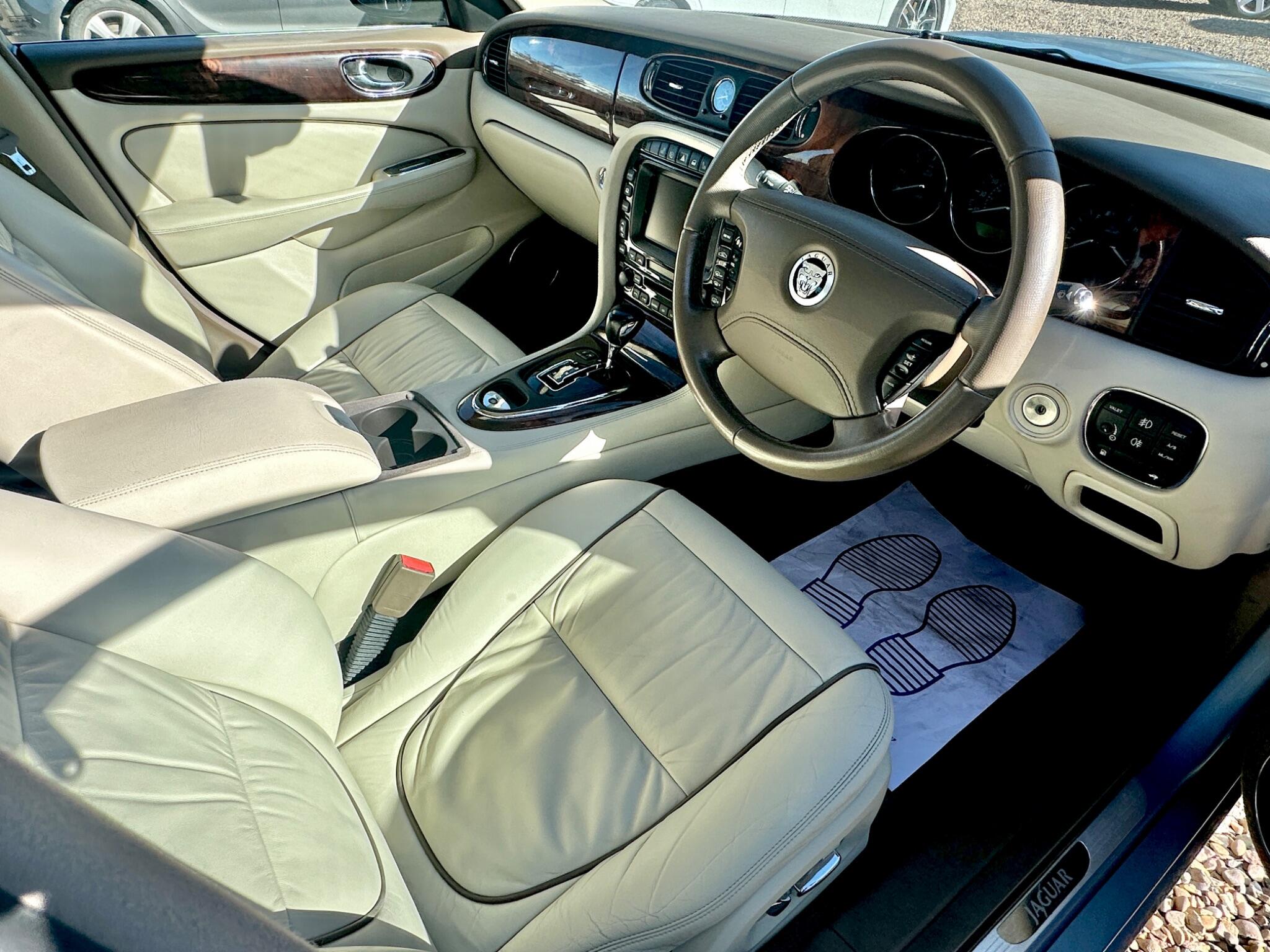 Jaguar XJ view 17