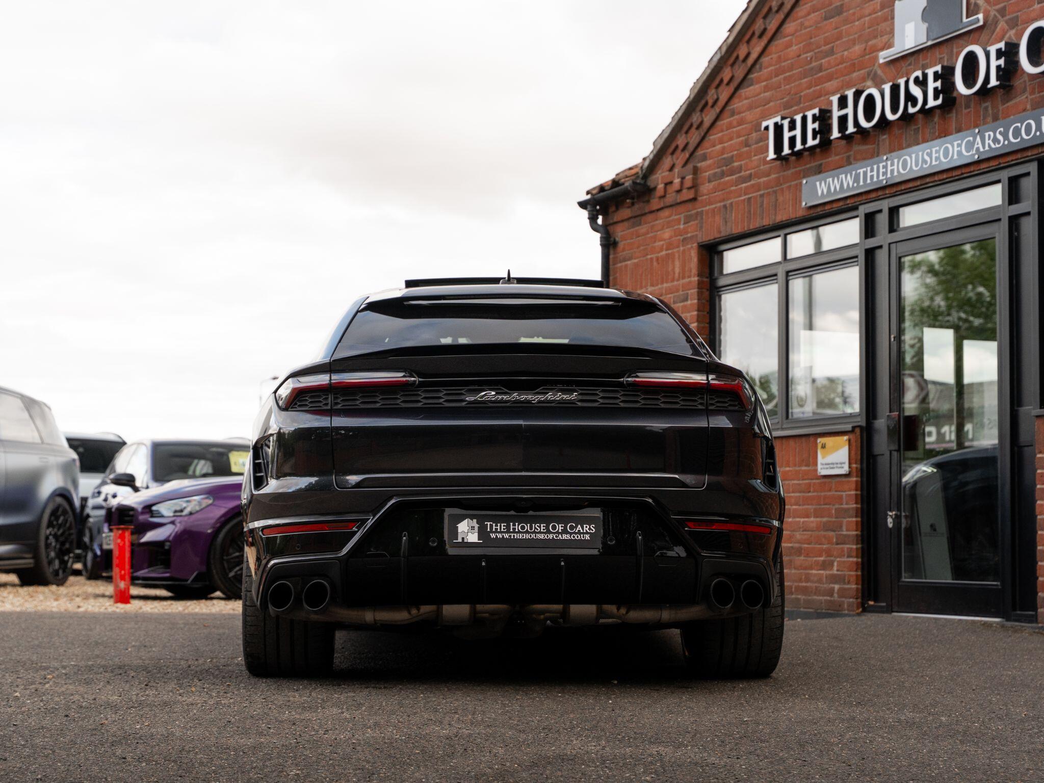 Lamborghini Urus view 12