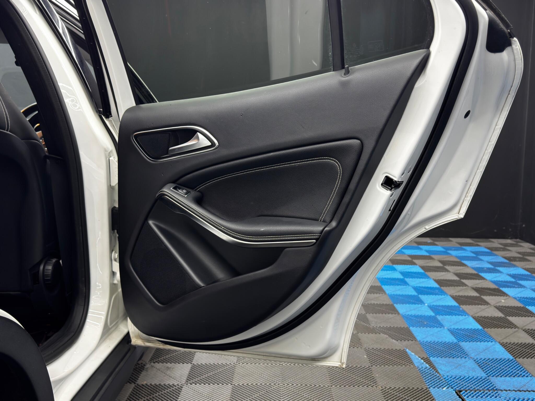 Mercedes-Benz Gla view 41