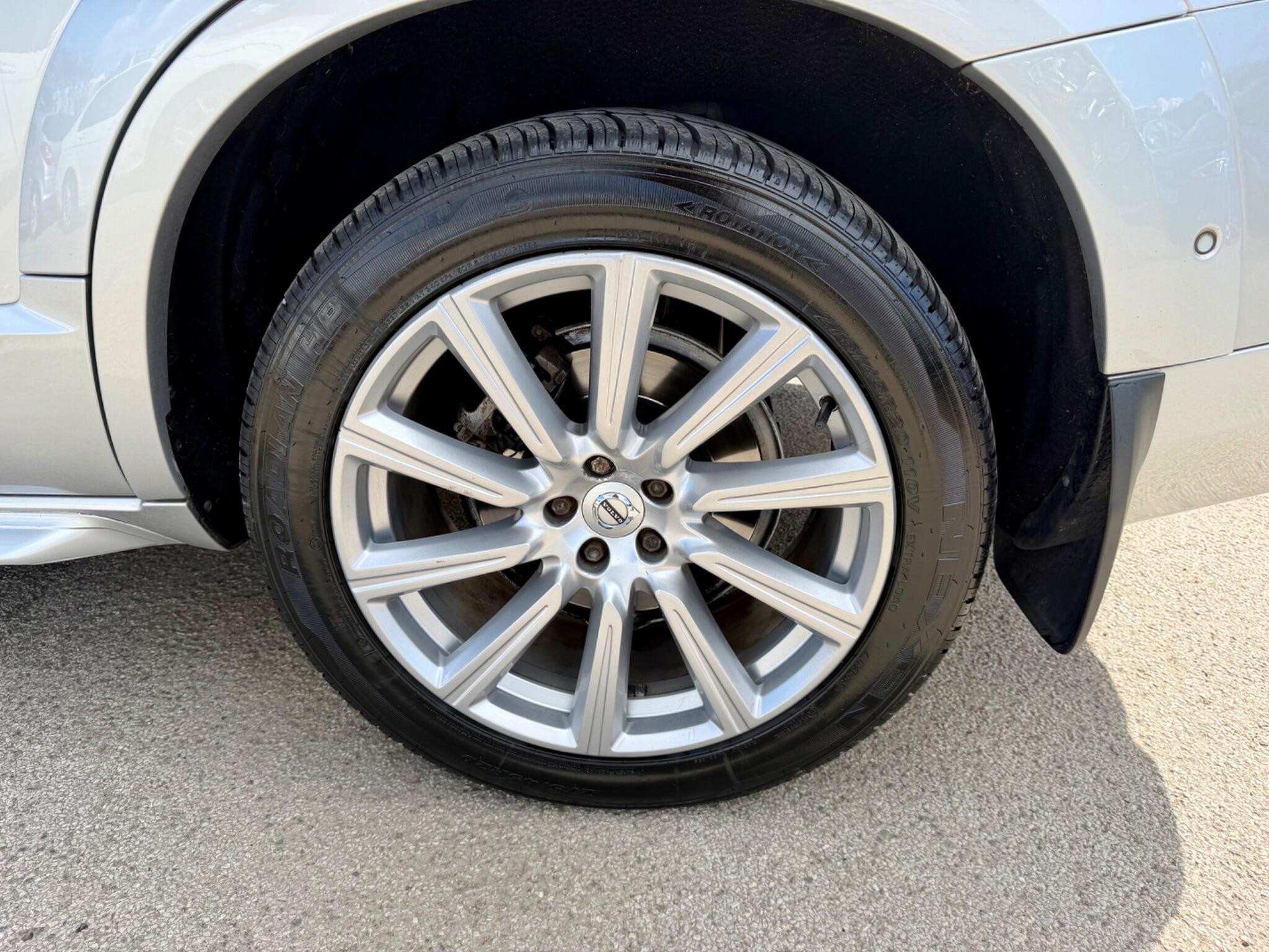 Volvo XC90 view 28