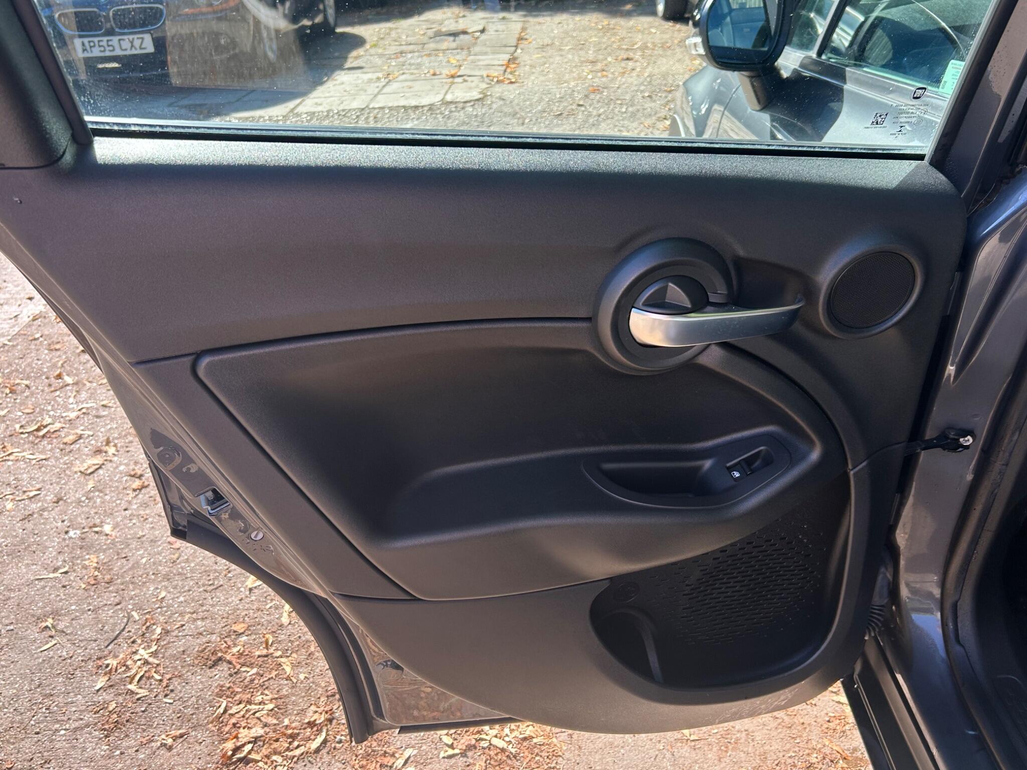 Fiat 500x view 31
