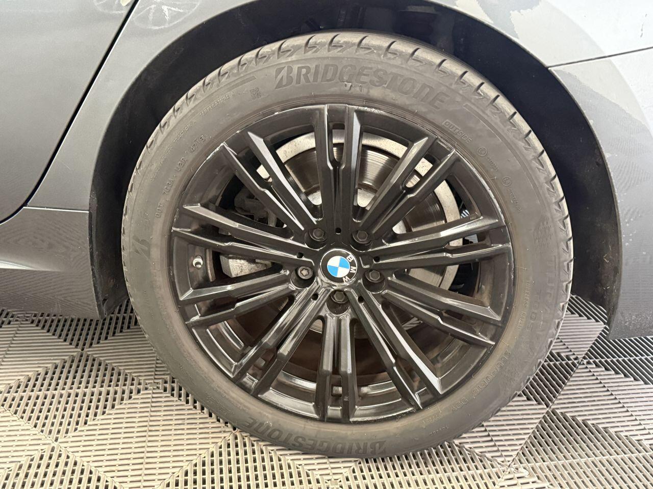 BMW 3 Series view 20