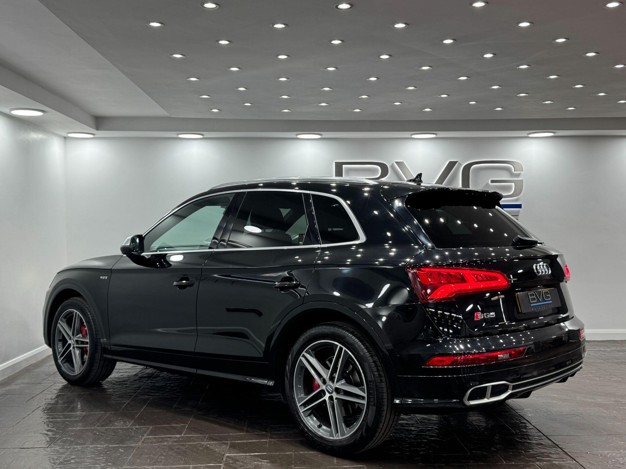 Audi SQ5 view 9