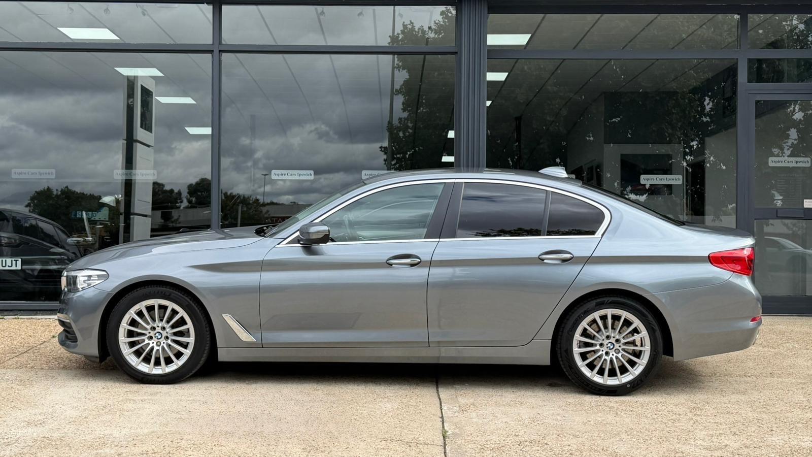 BMW 5 Series view 6