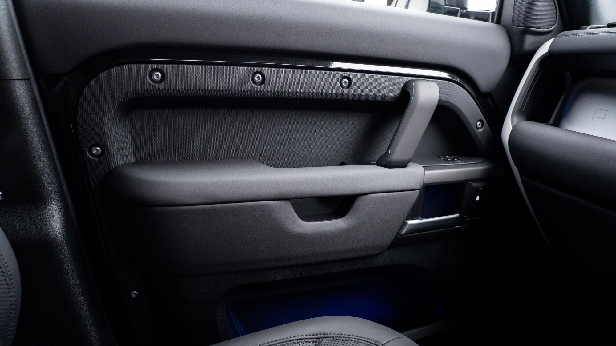 Land Rover Defender view 37