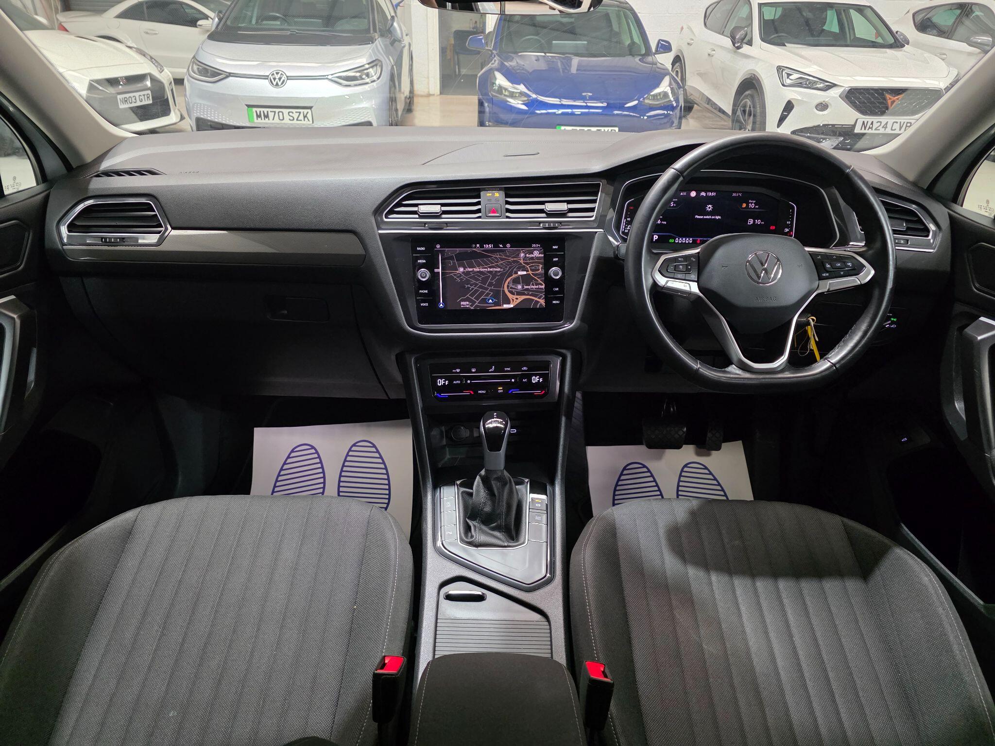 Volkswagen Tiguan Allspace view 5