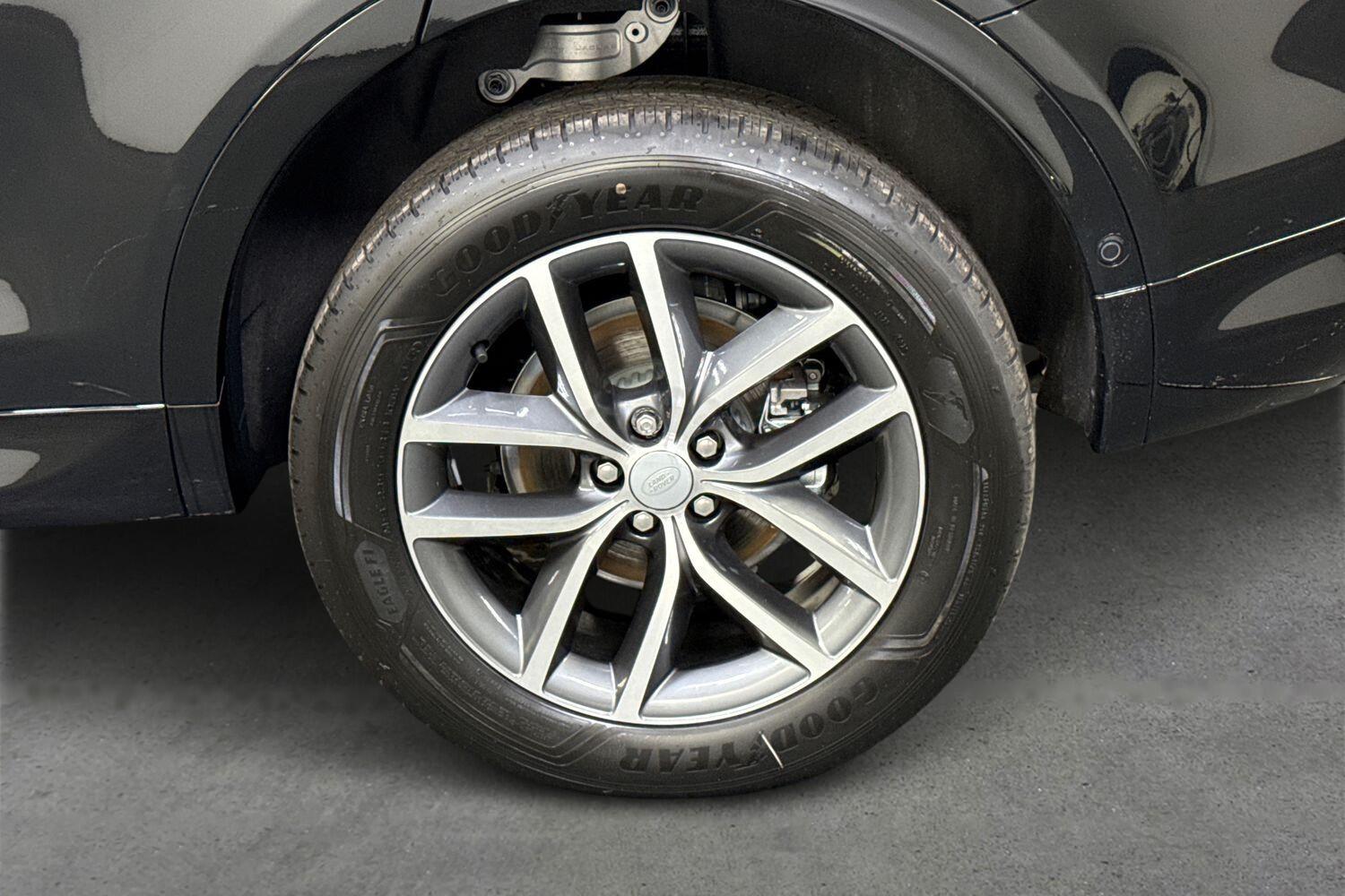 Land Rover Discovery Sport view 6