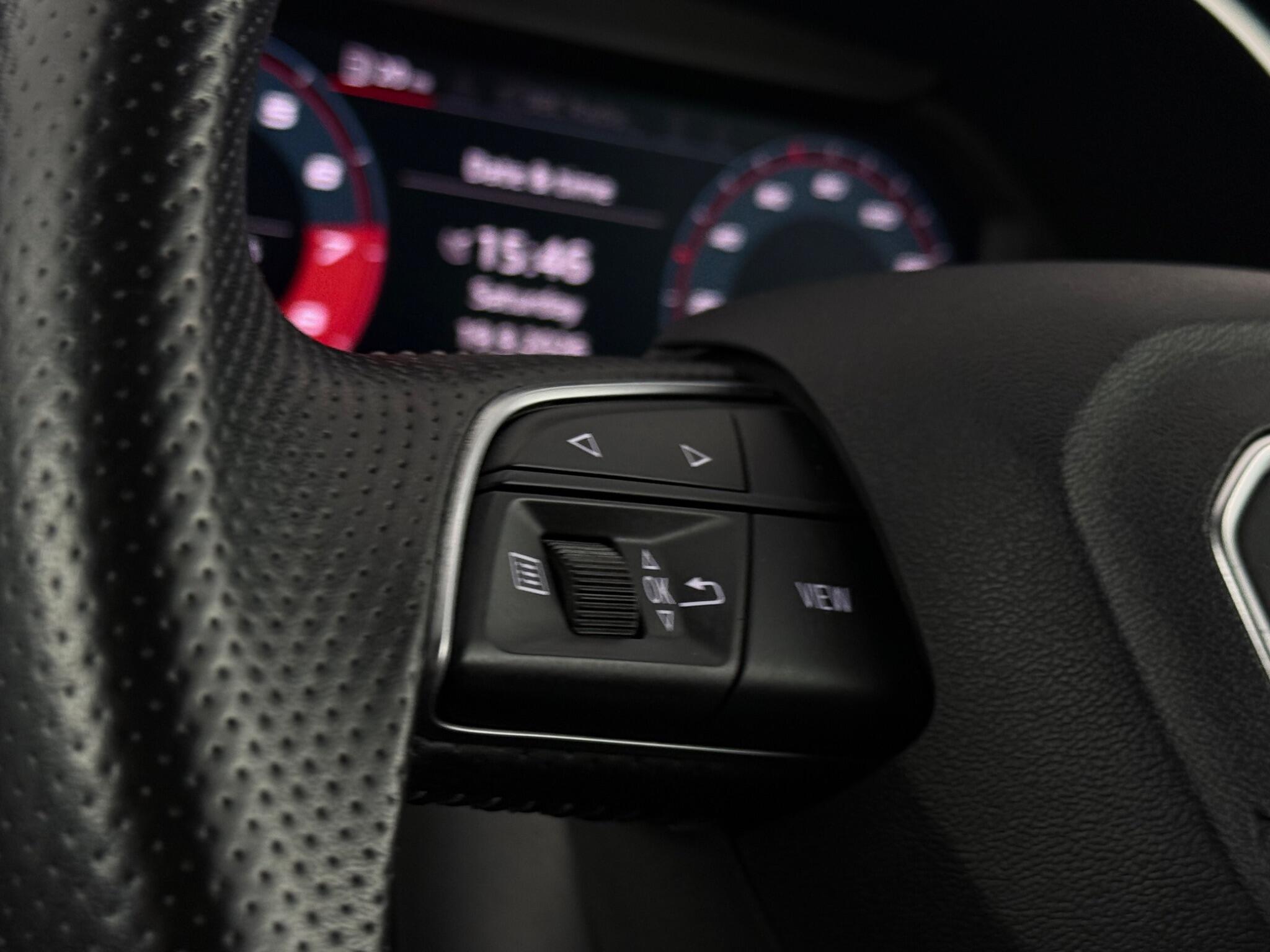 Audi Q3 view 14