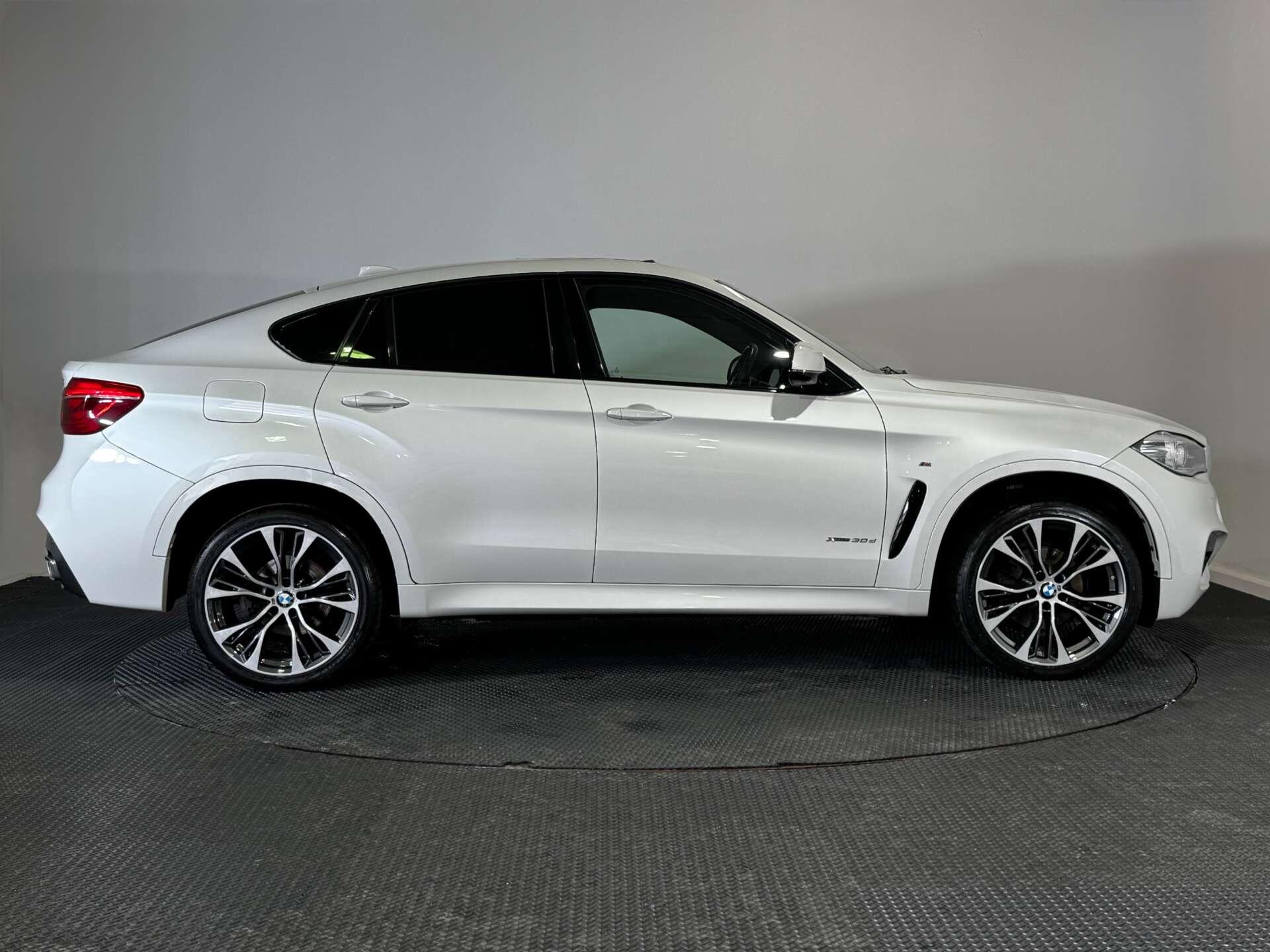 BMW X6 view 8