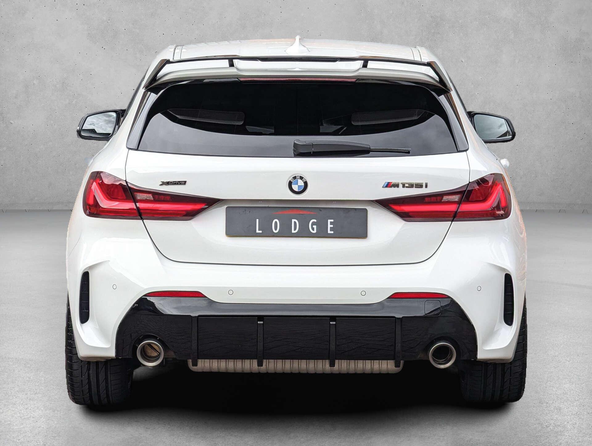 BMW 1 Series view 6