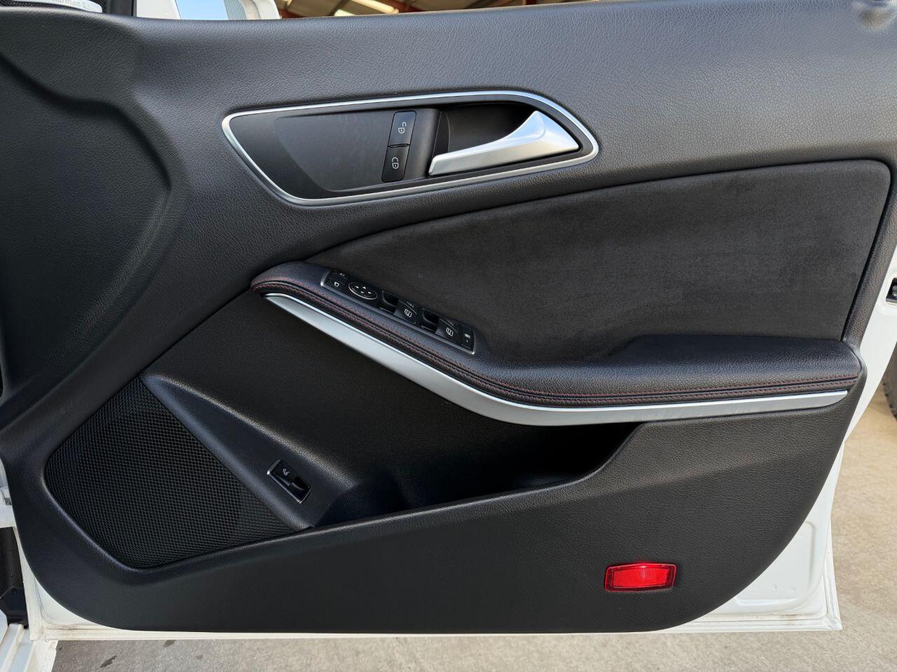 Mercedes-Benz Cla view 13