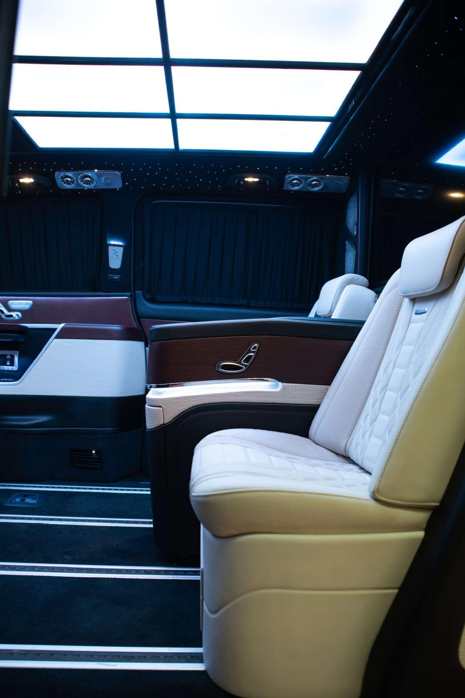 Mercedes-Benz V Class view 17