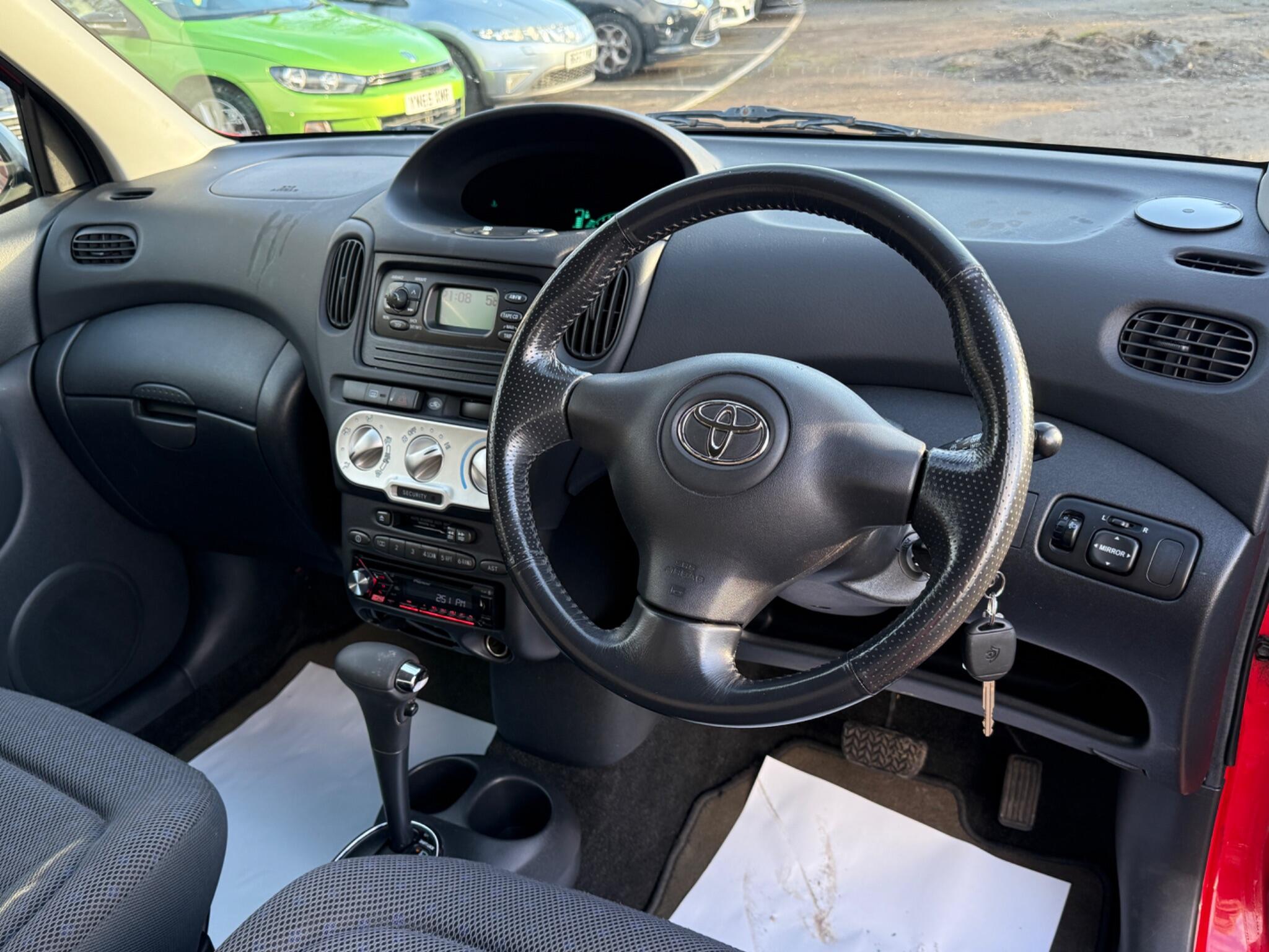Toyota Yaris Verso - Image 22