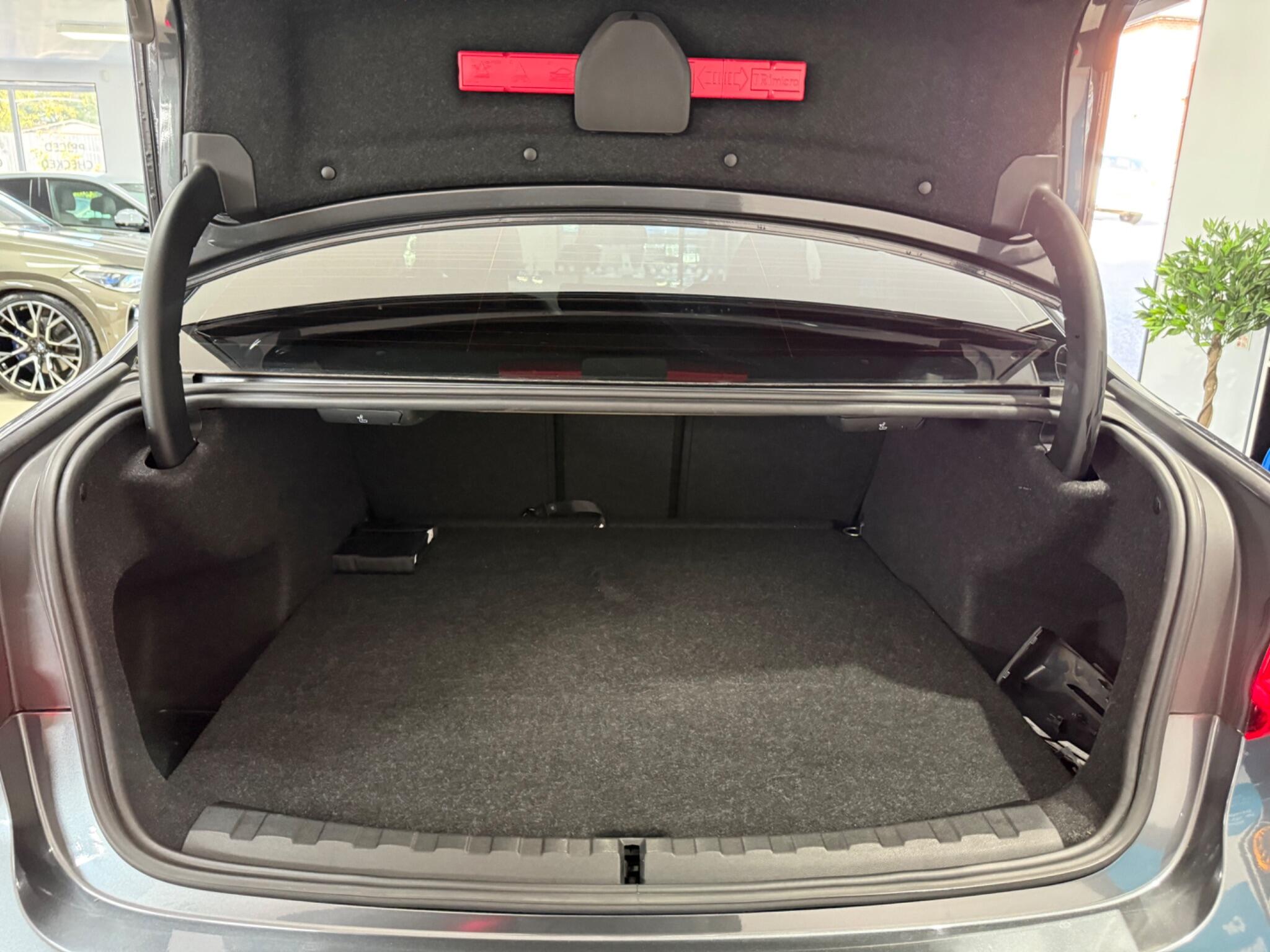 BMW 3 Series view 26