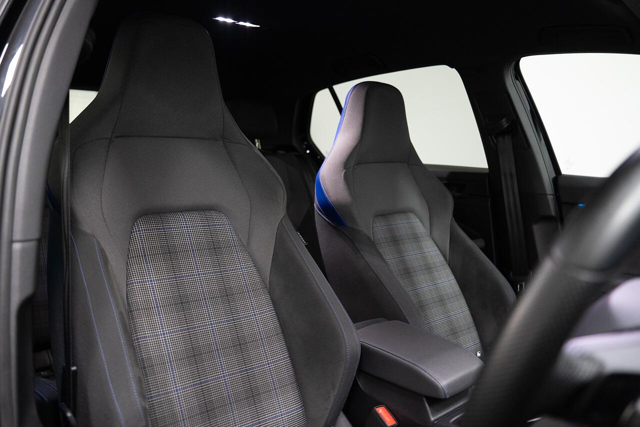 Volkswagen Golf view 2