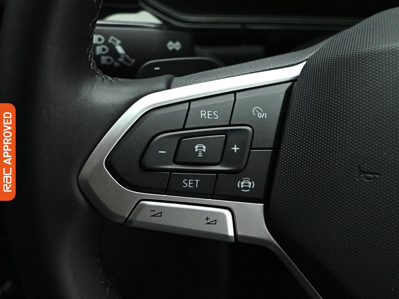 Volkswagen T-Roc view 22