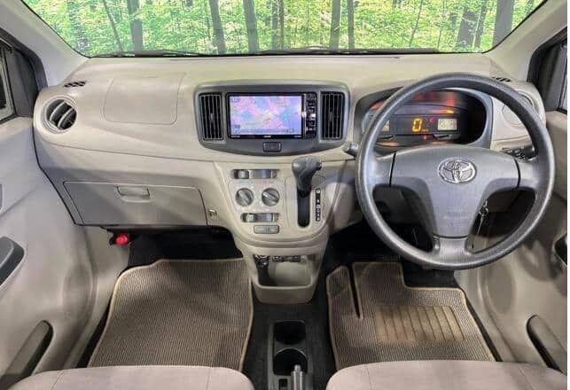 Toyota Yaris view 4