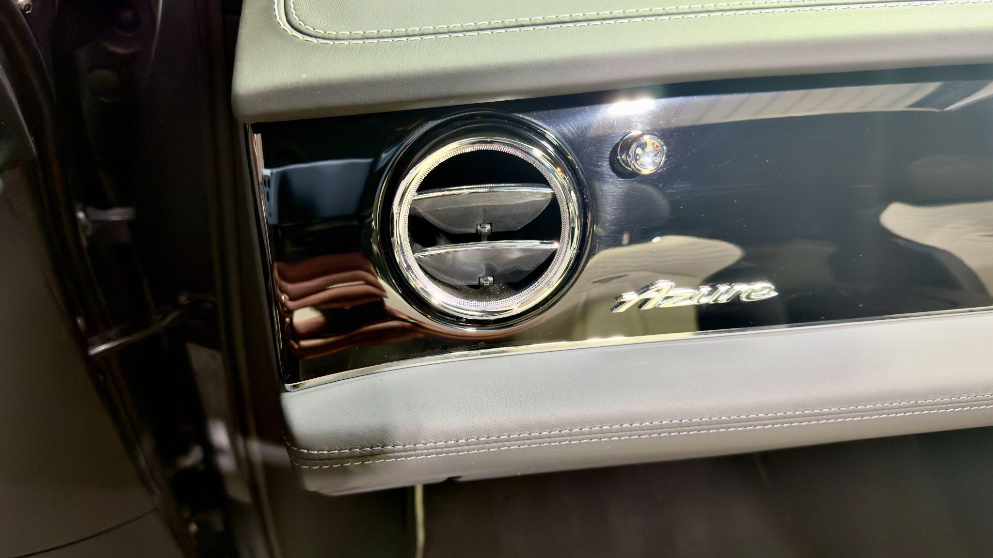 Bentley Bentayga view 55