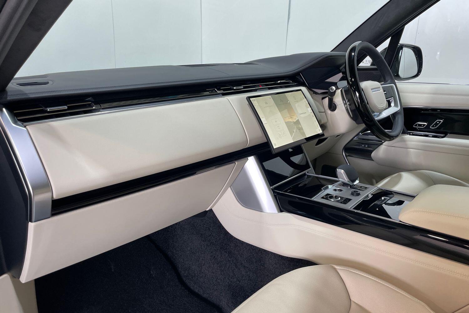 Land Rover Range Rover view 24