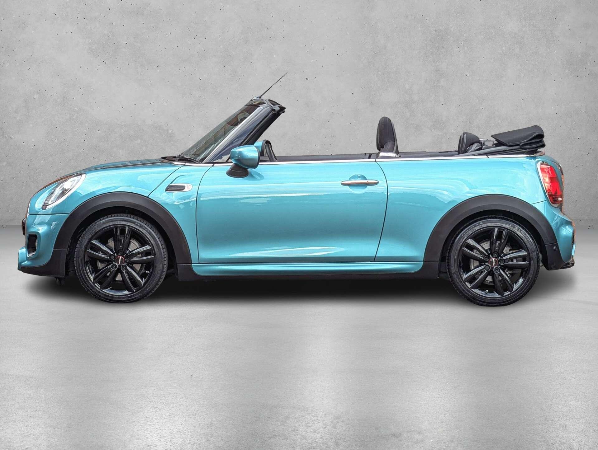 Mini Convertible view 4