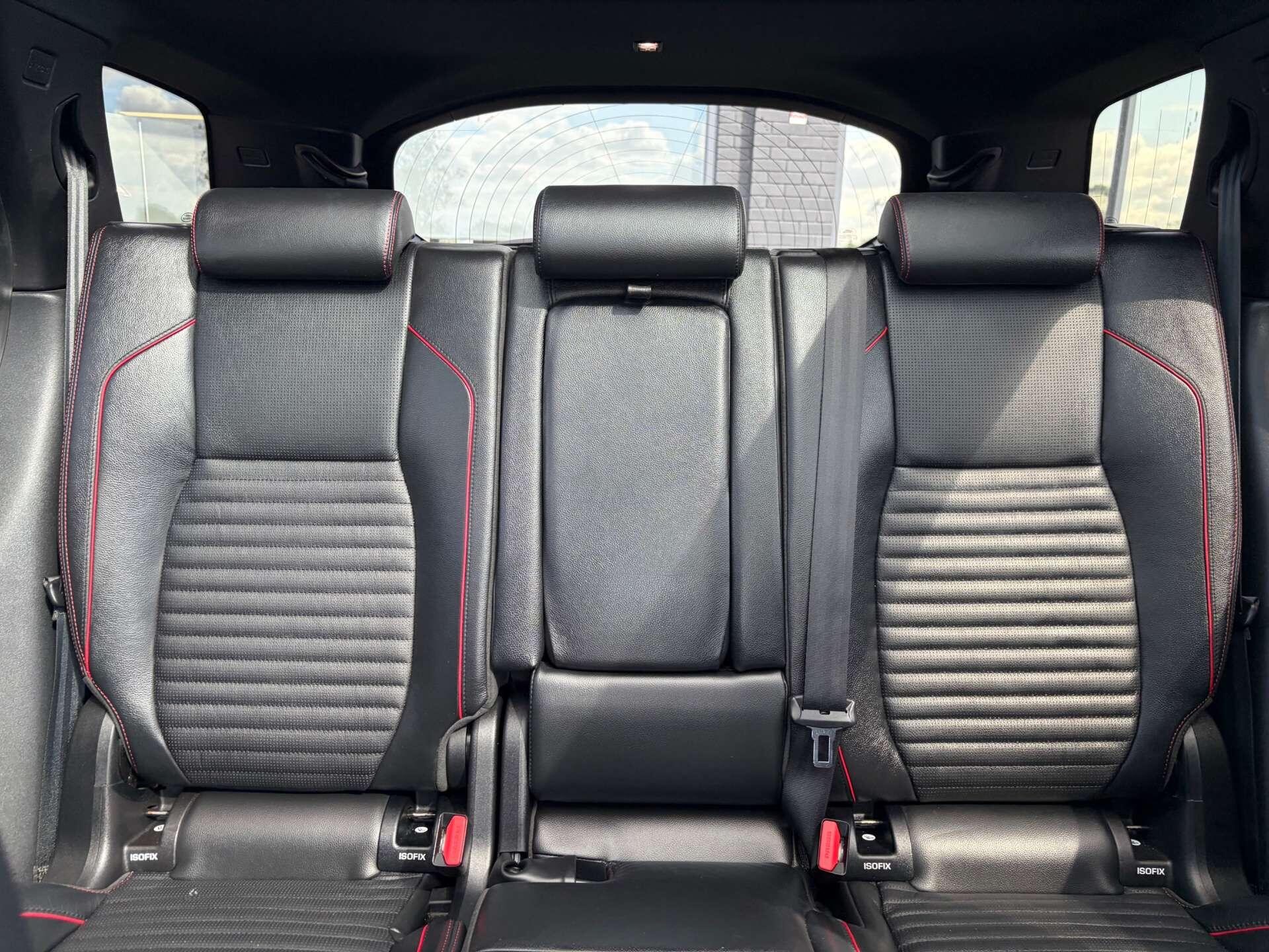 Land Rover Discovery Sport view 32