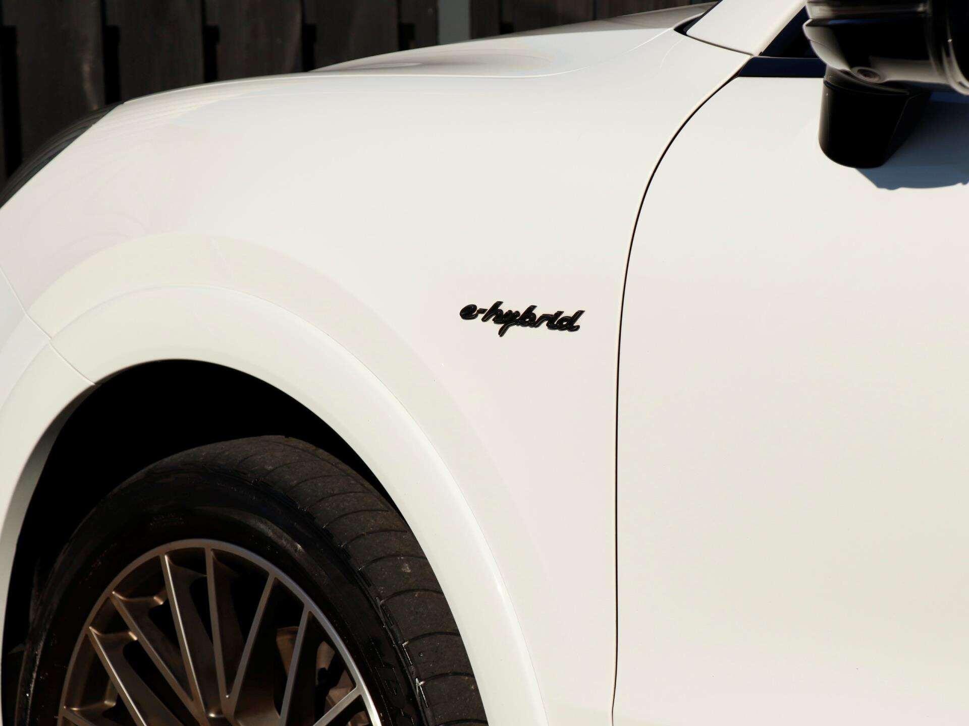 Porsche Cayenne view 32