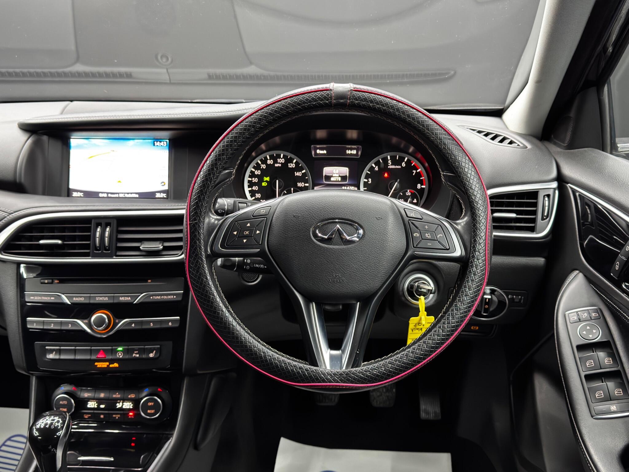 Infiniti Q30 view 18
