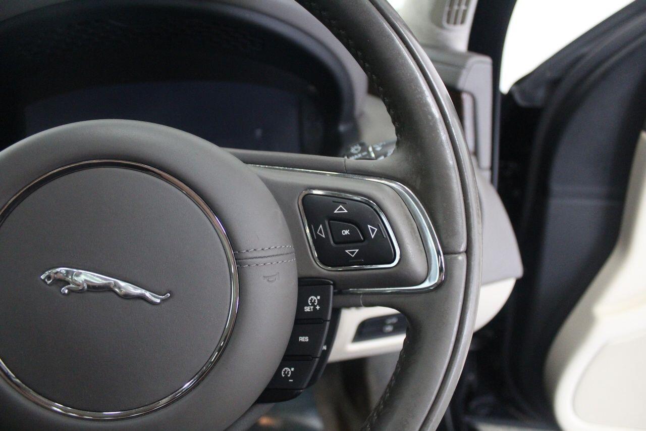 Jaguar XJ view 55