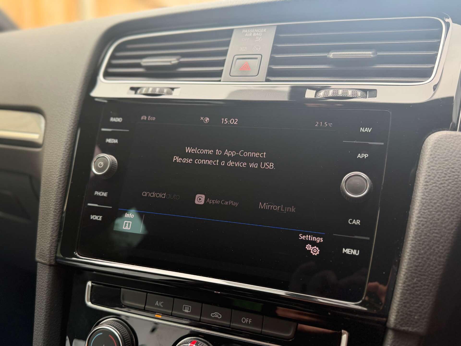 Volkswagen Golf view 3