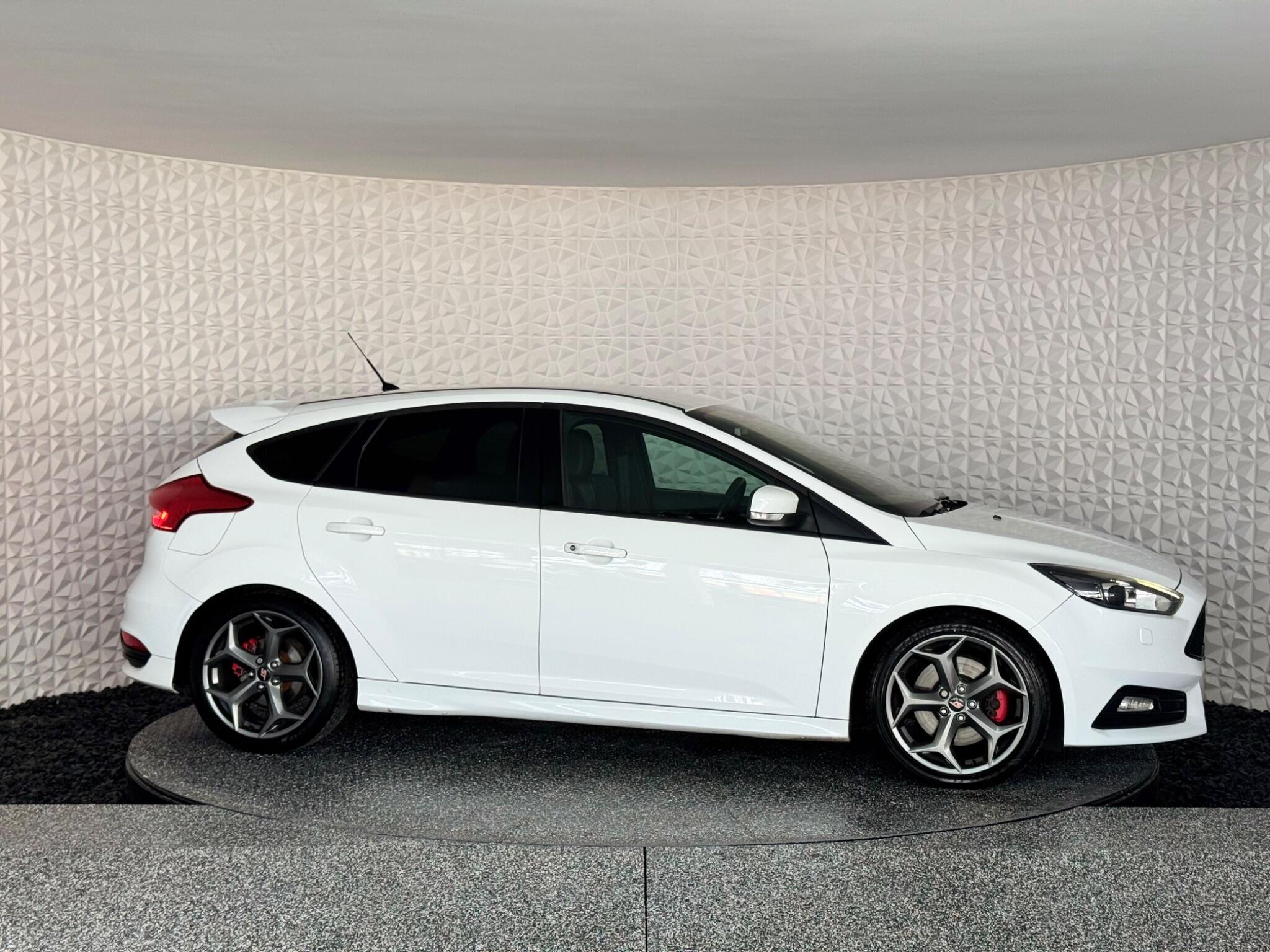 Ford Focus view 10