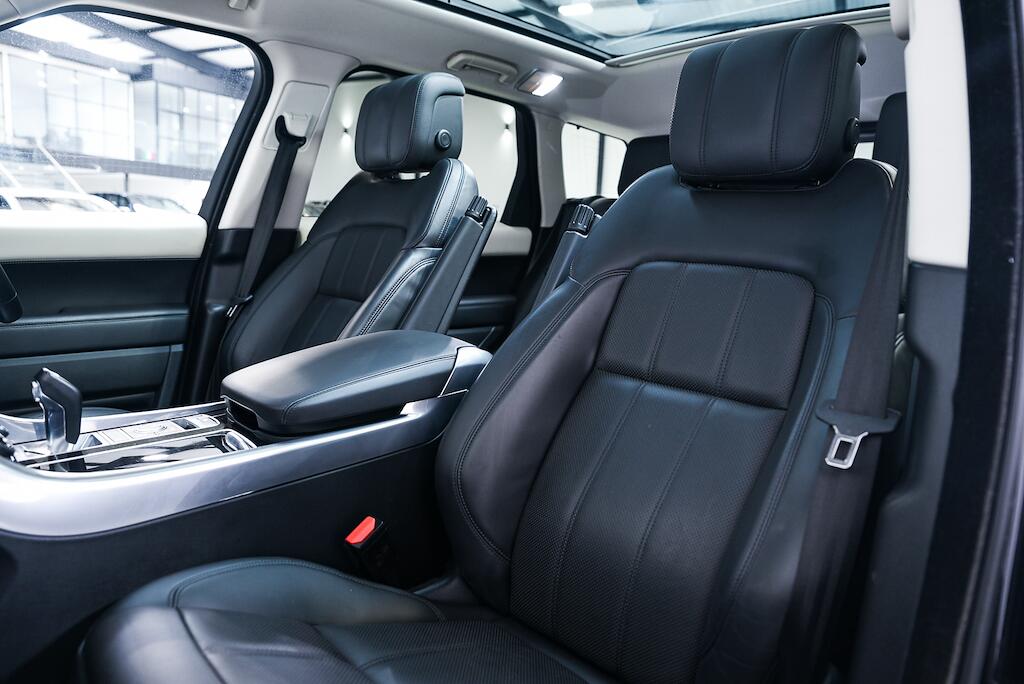 Land Rover Range Rover Sport view 13