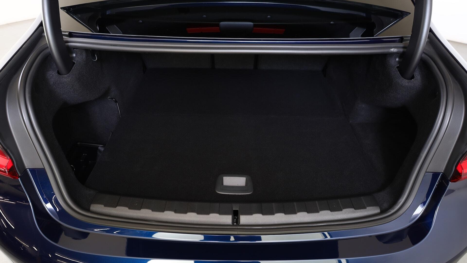 BMW 3 Series view 13