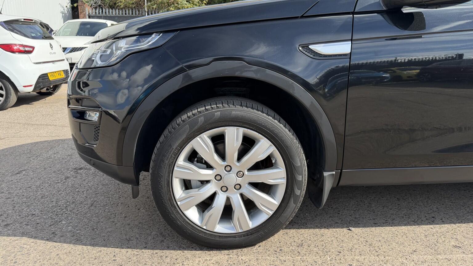 Land Rover Discovery Sport view 50
