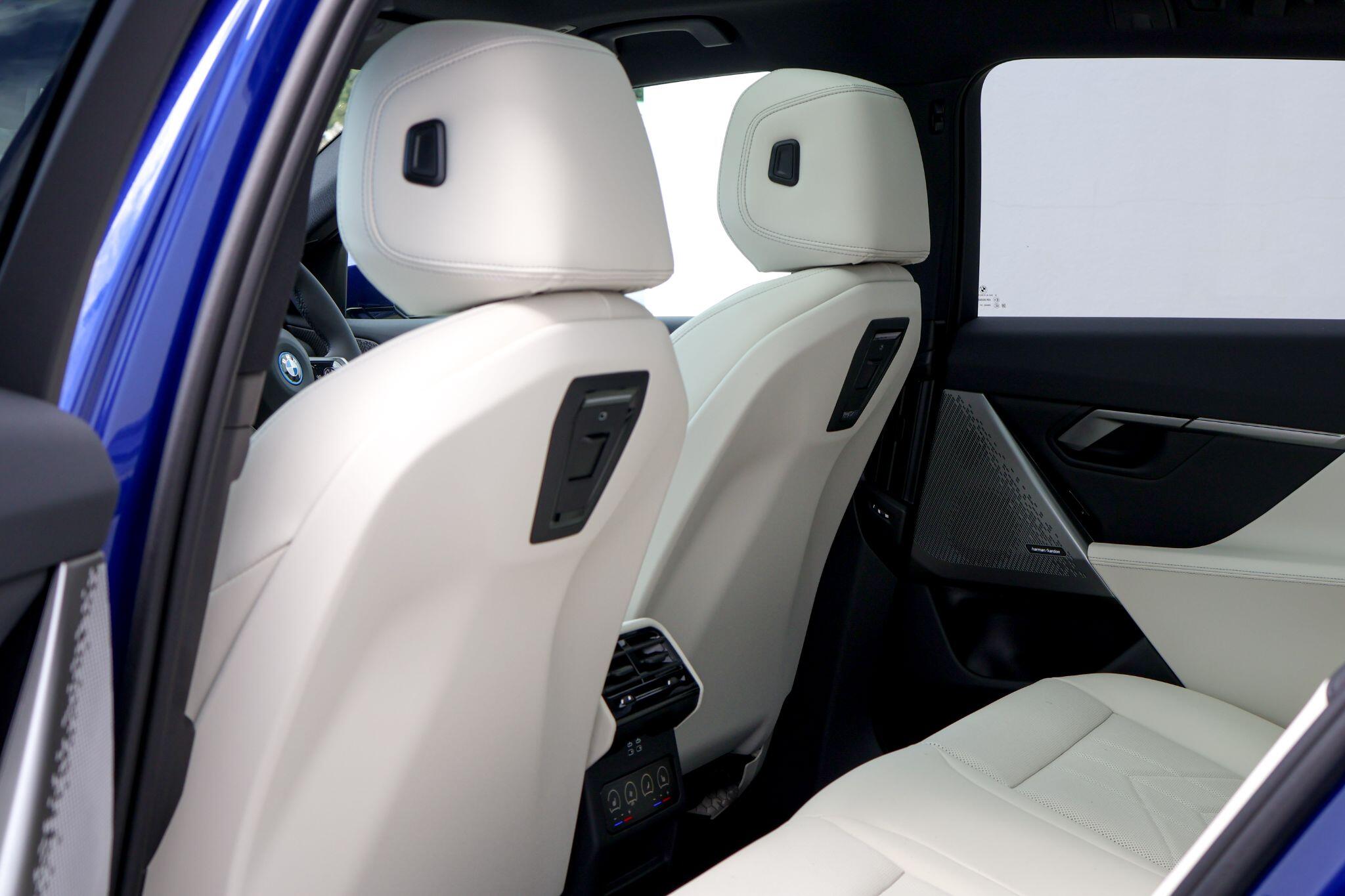 BMW 5 Series view 28