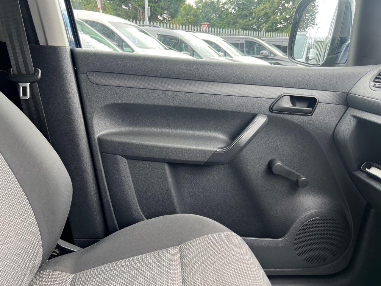 Volkswagen Caddy Maxi view 29