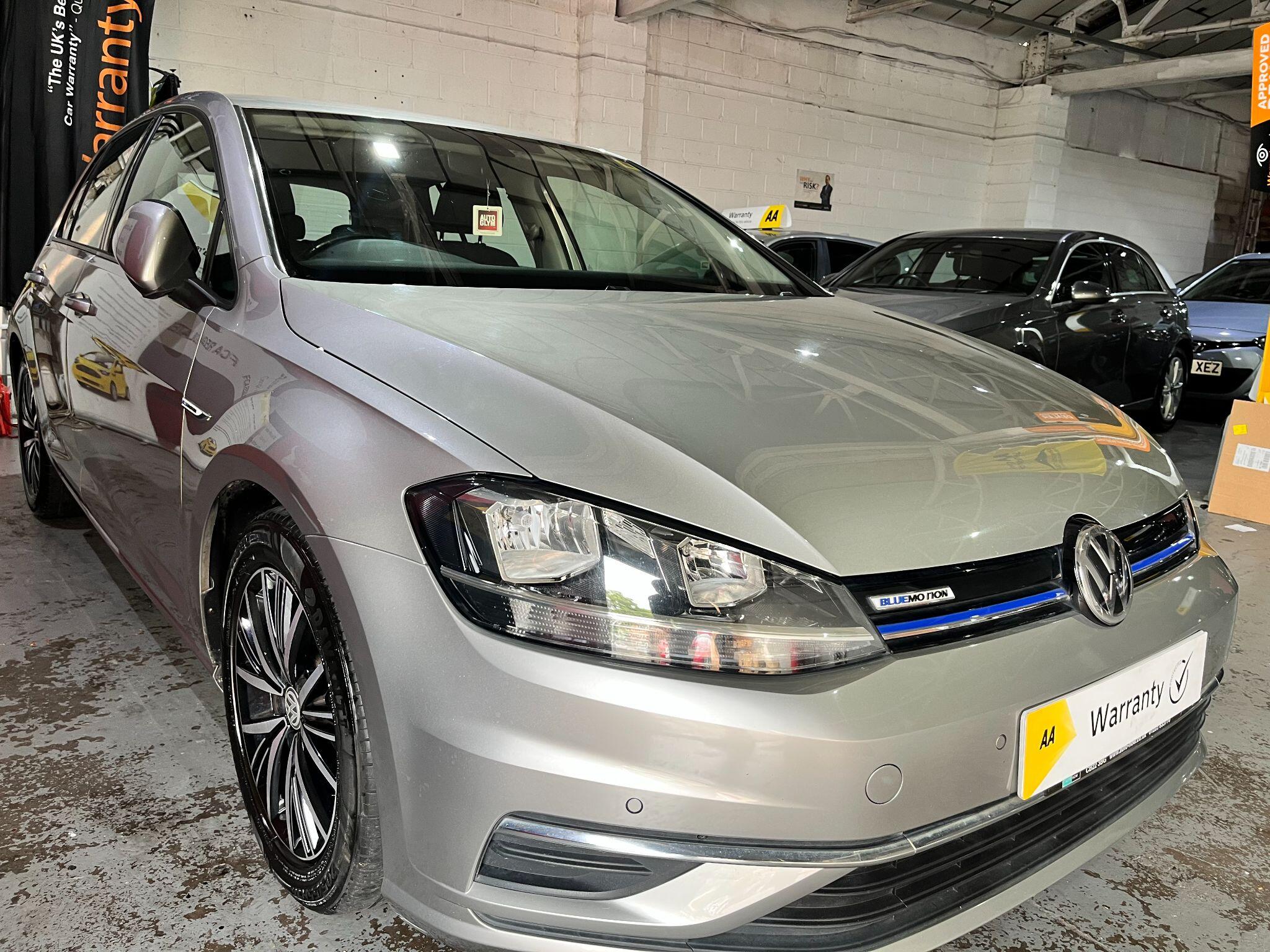 Volkswagen Golf view 3