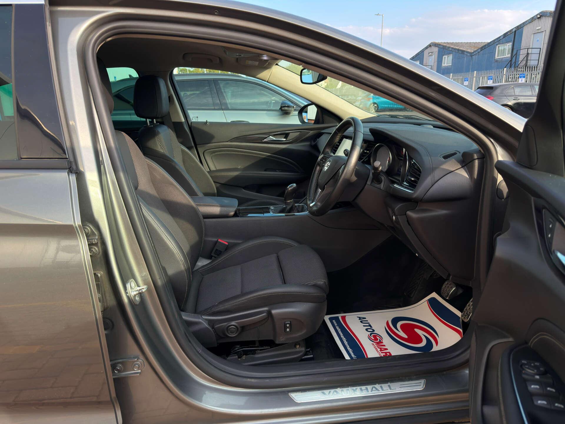 Vauxhall Insignia view 25