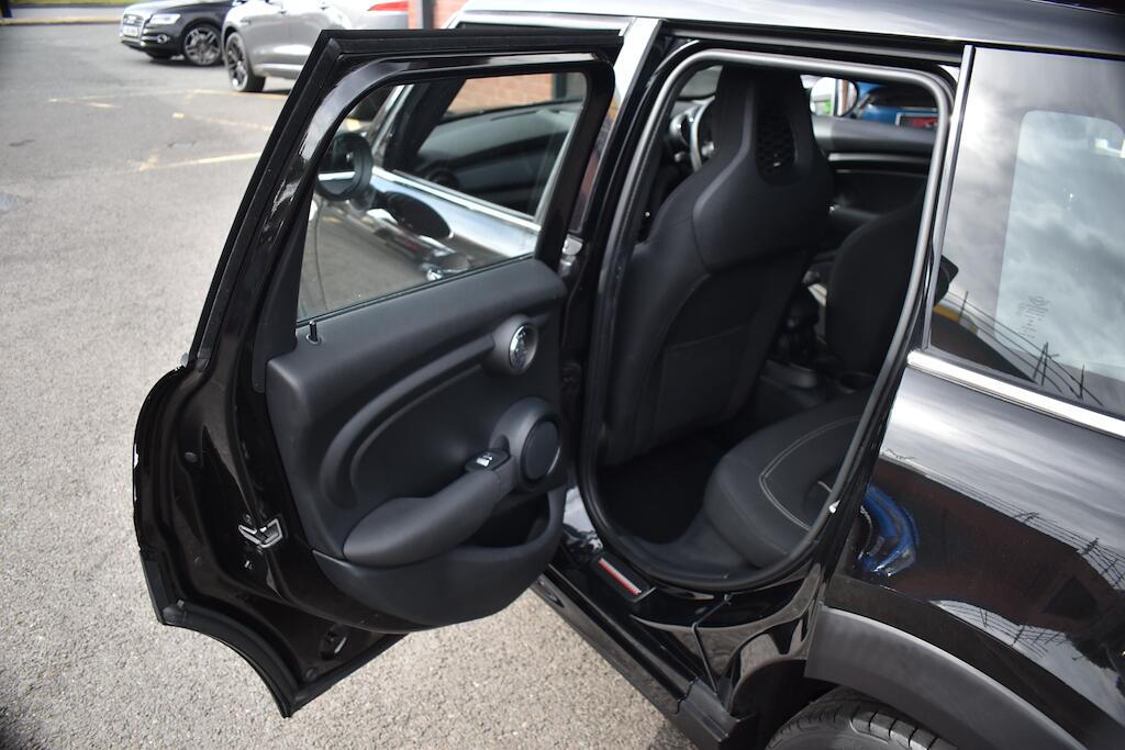 Mini Hatch view 39