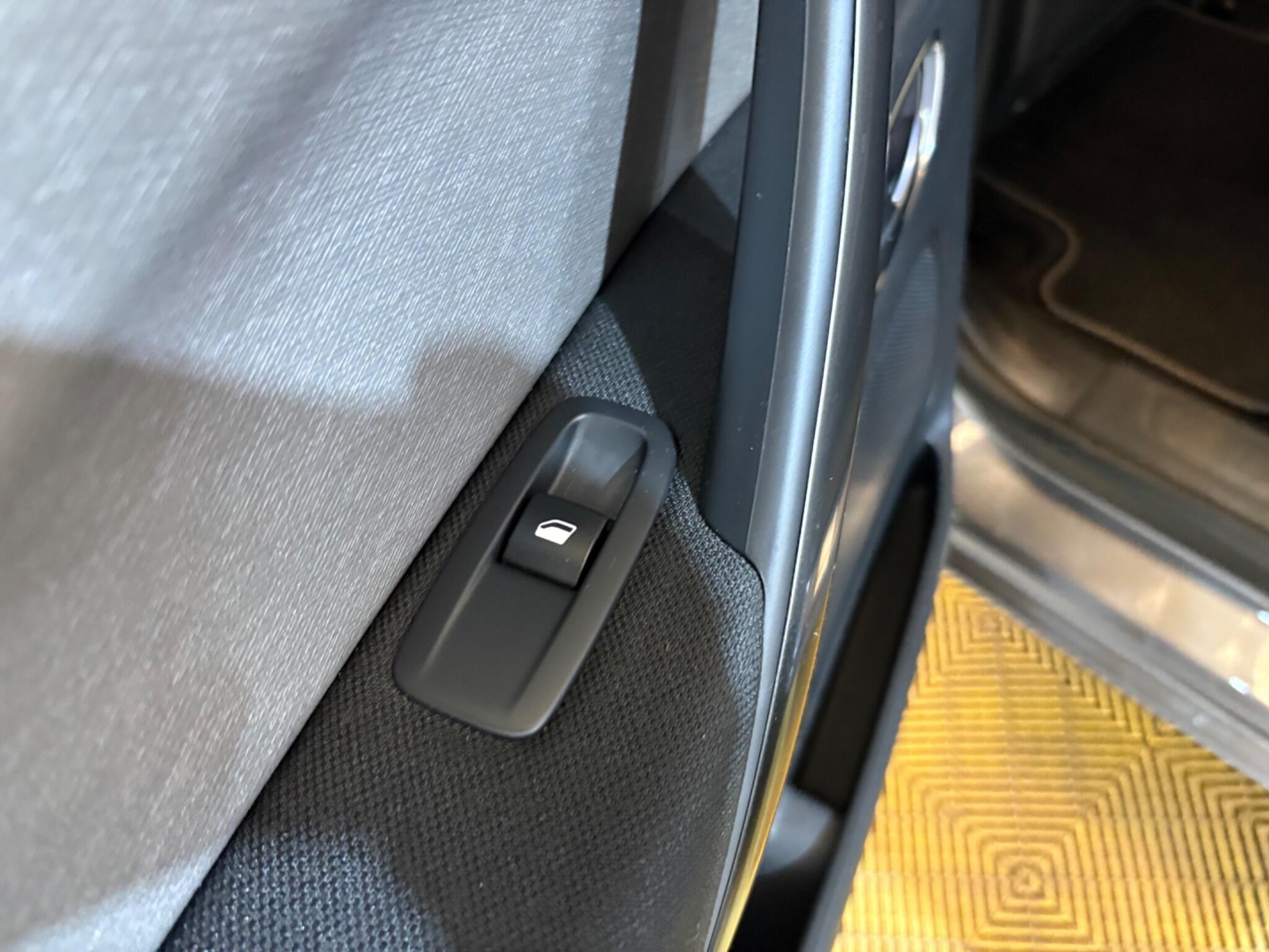 Citroen Grand C4 Spacetourer view 34