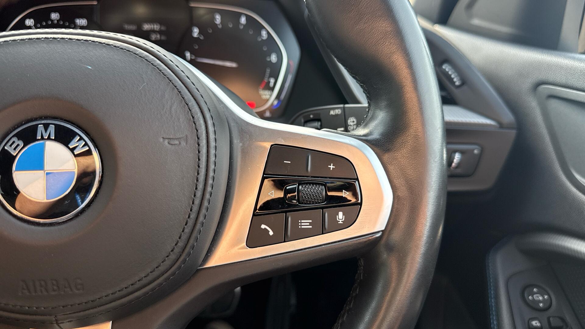 BMW 1 Series view 18