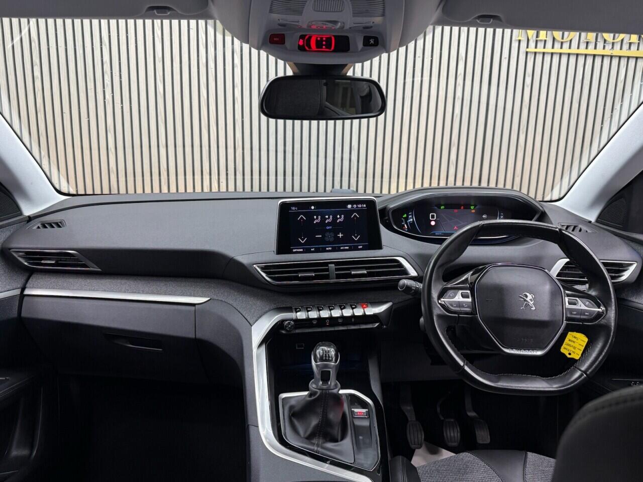 Peugeot 3008 view 8