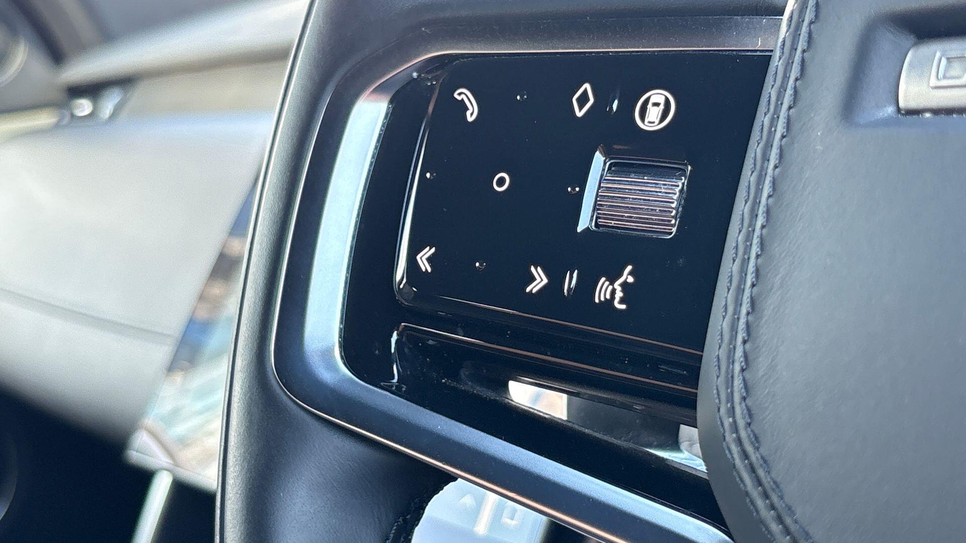 Land Rover Discovery Sport view 28
