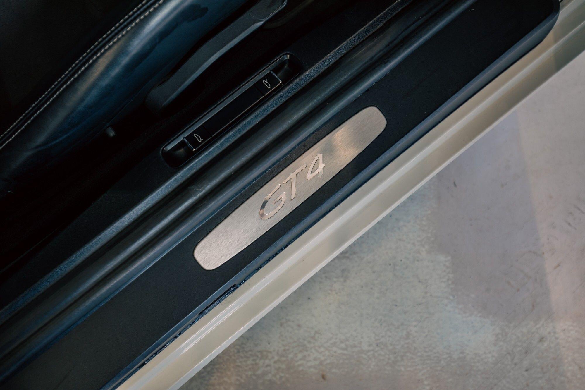 Porsche Cayman view 17