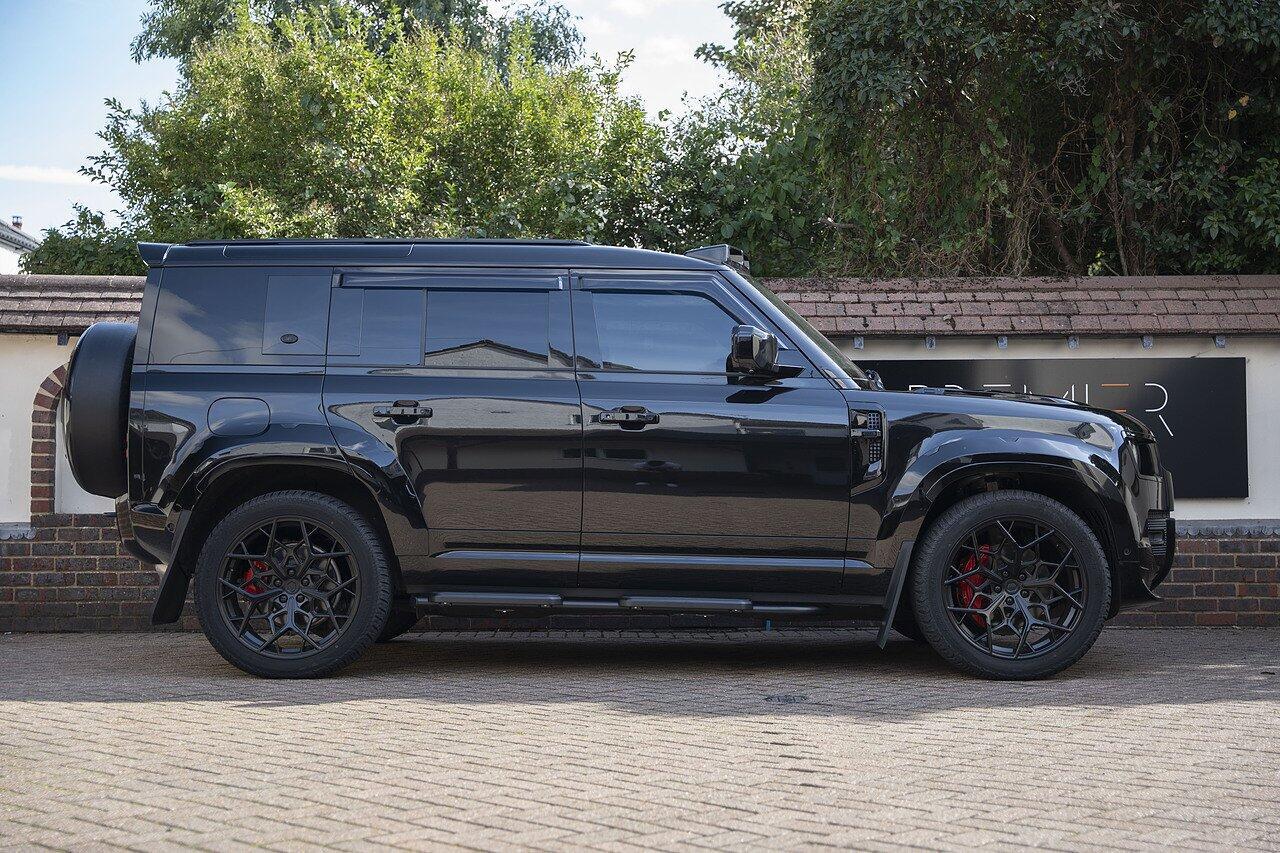 Land Rover Defender view 3