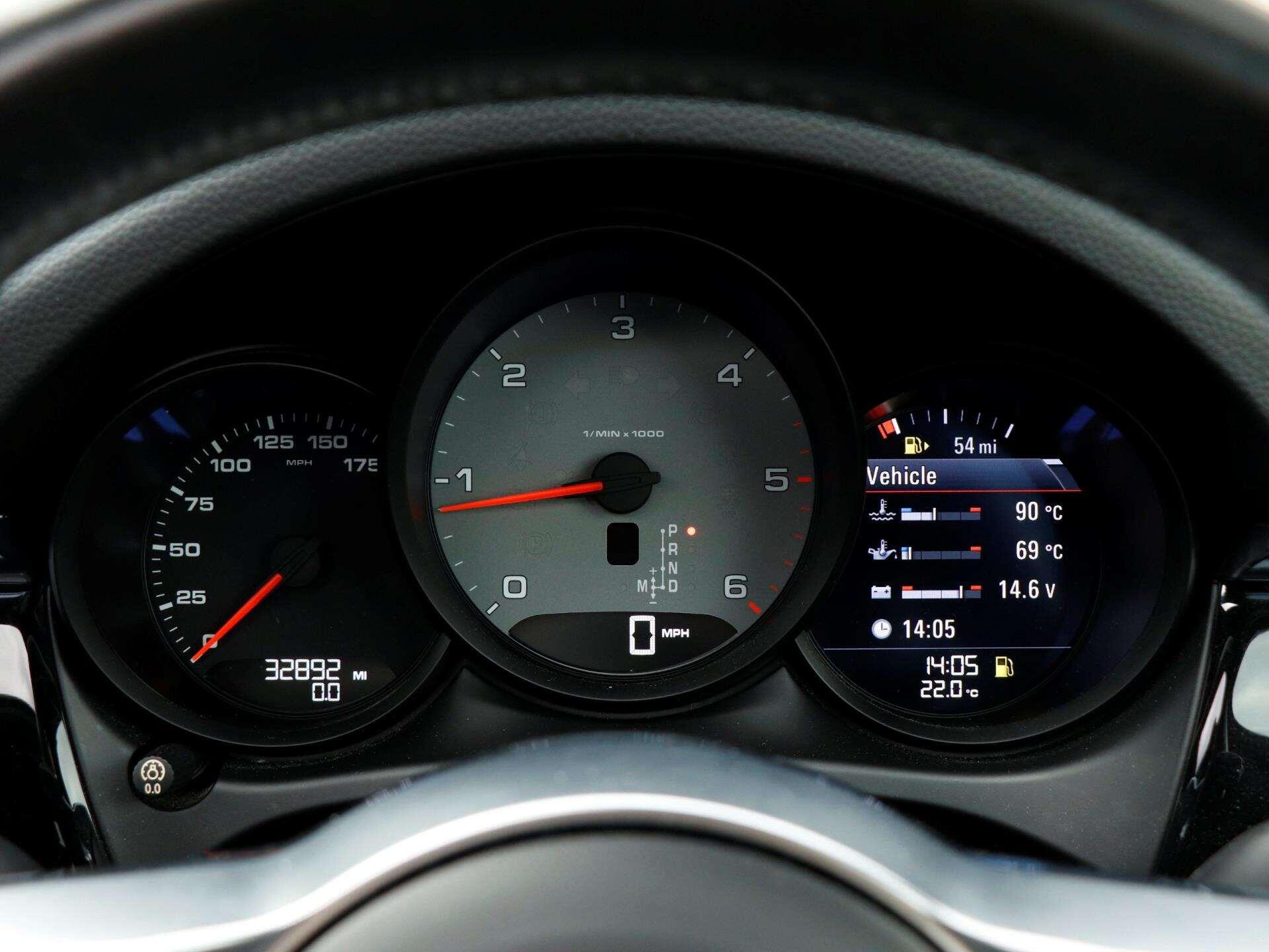 Porsche Macan view 13