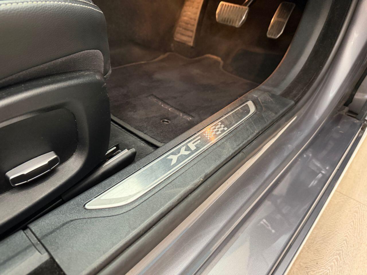 Jaguar XF view 24