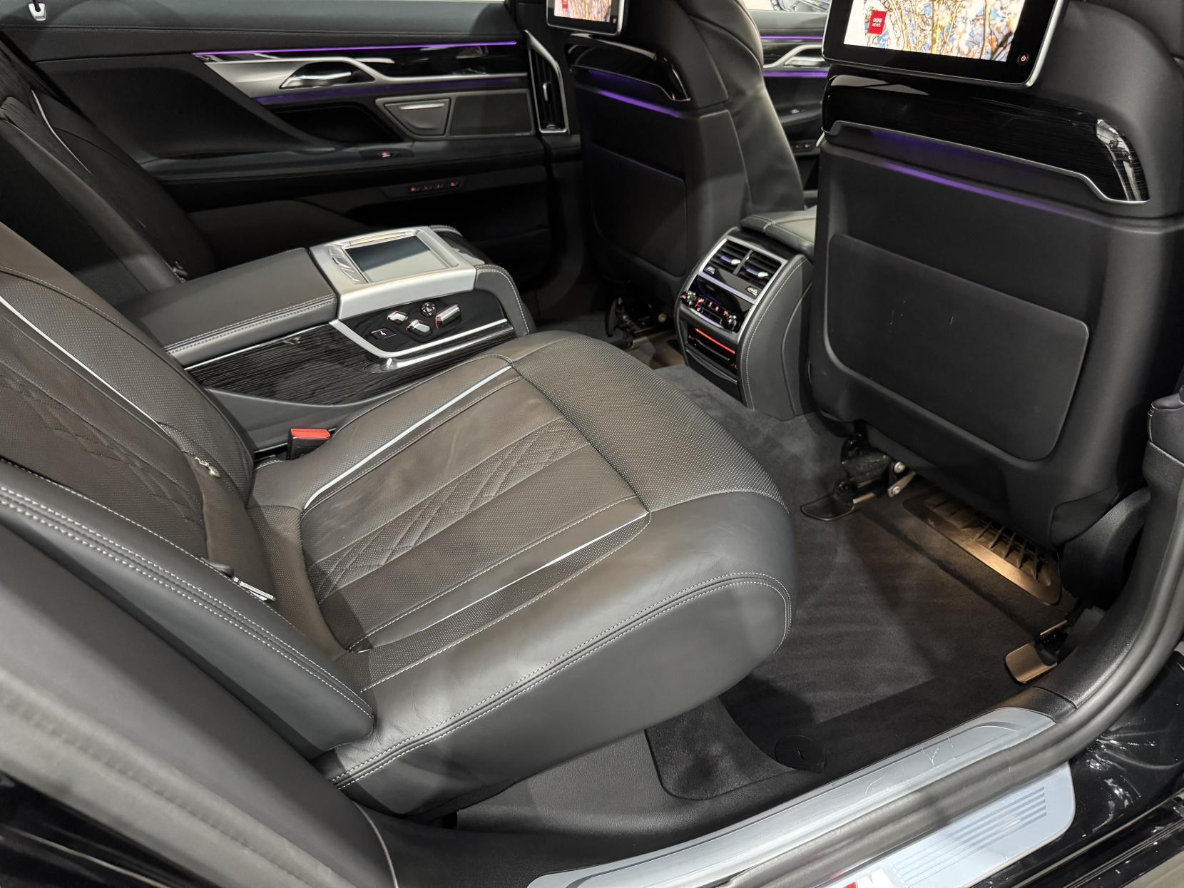BMW 7 Series view 66